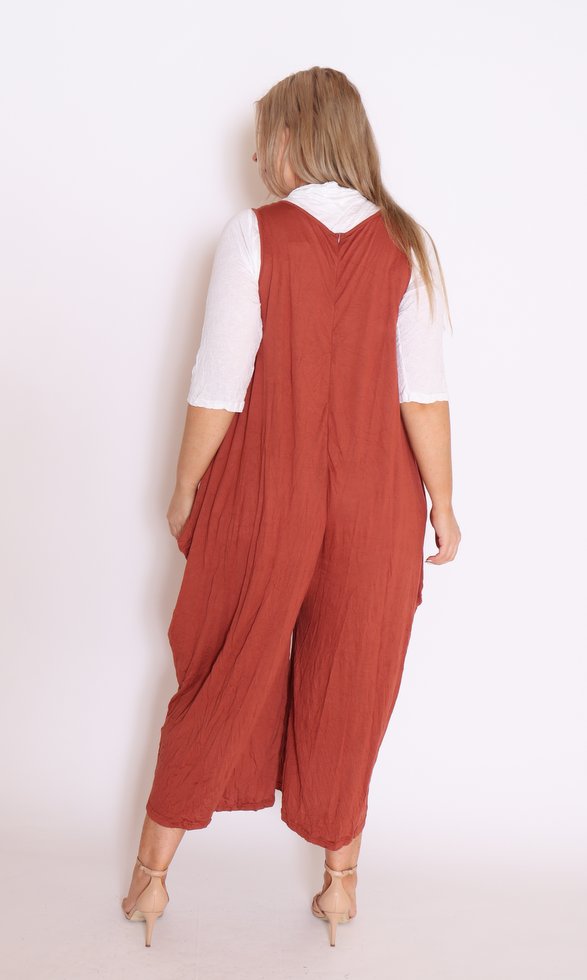 7751 jumpsuit red earth and 7701 top white